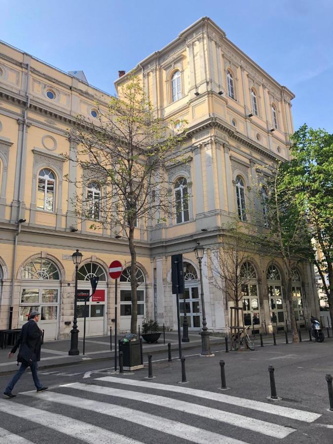 Alla Scalinata Del Teatro Rossetti Confort Suites Parcheggio ترييستي المظهر الخارجي الصورة