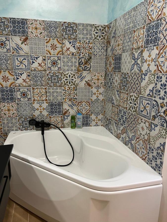 Alla Scalinata Del Teatro Rossetti Confort Suites Parcheggio ترييستي المظهر الخارجي الصورة