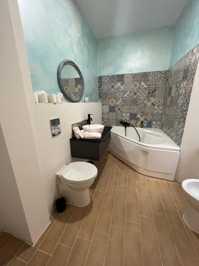Alla Scalinata Del Teatro Rossetti Confort Suites Parcheggio ترييستي المظهر الخارجي الصورة
