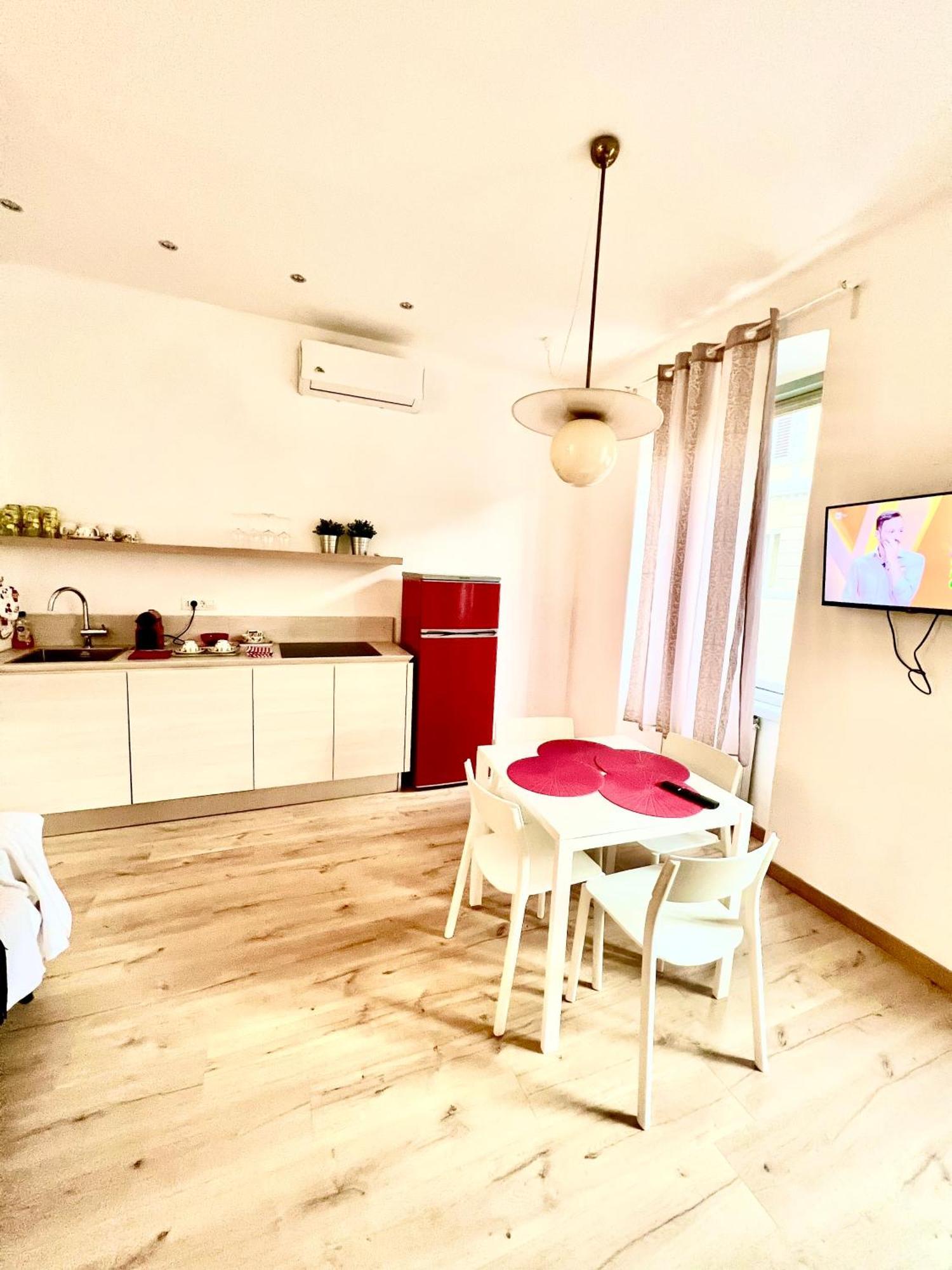 Alla Scalinata Del Teatro Rossetti Confort Suites Parcheggio ترييستي المظهر الخارجي الصورة